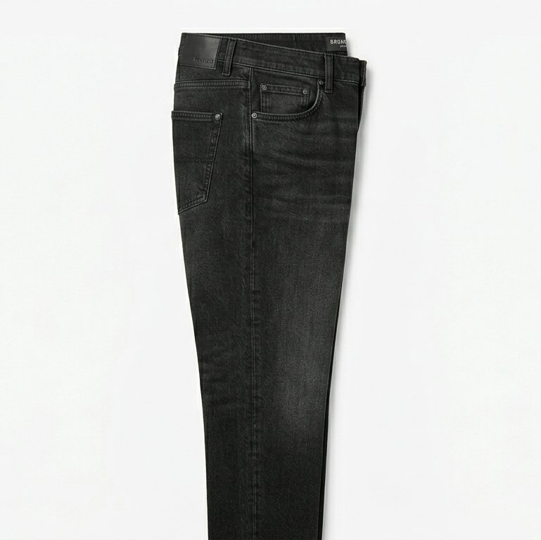The Relaxed jean in Washed Black — side view without model